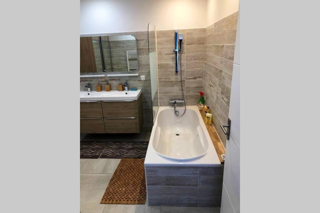 Agreable Maison Entre Bordeaux Et Le Bassin سان جون ديلاك المظهر الخارجي الصورة